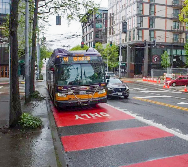 Image shows Route 44 bus traveling on a BAT lane near 12th Ave NE. Image shows Route 44 bus traveling on a BAT lane near 12th Ave NE.